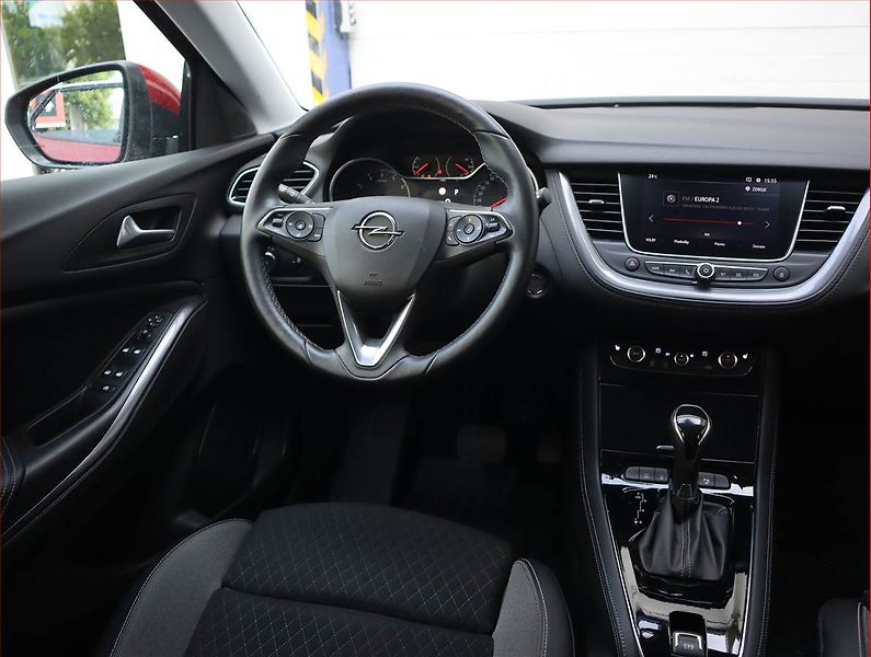 Opel Grandland X (2018) Elegance 1.2 Turbo, Automat - fotka 7 z 24