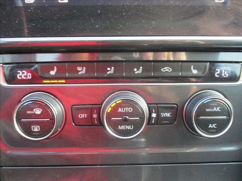 Volkswagen Golf 1,0 TSI,klima,Apple/Android - fotka 18 z 28