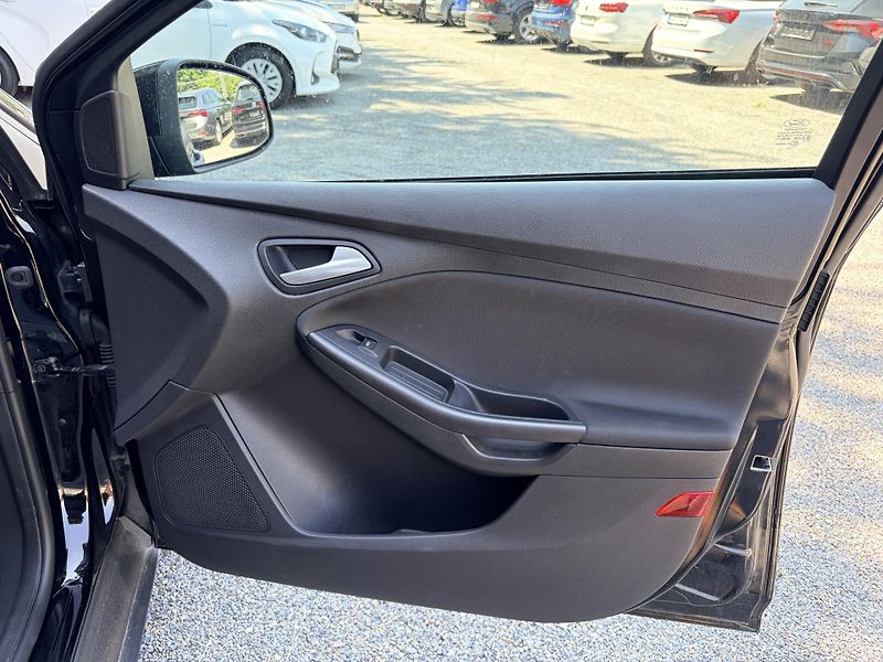 Ford Focus 1.0 EcoBoost   - fotka 27 z 29
