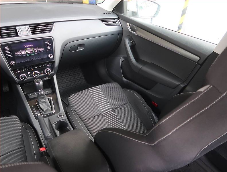 Škoda Octavia (2018) Style 1.5 TSI, Automat, Navi - fotka 8 z 21