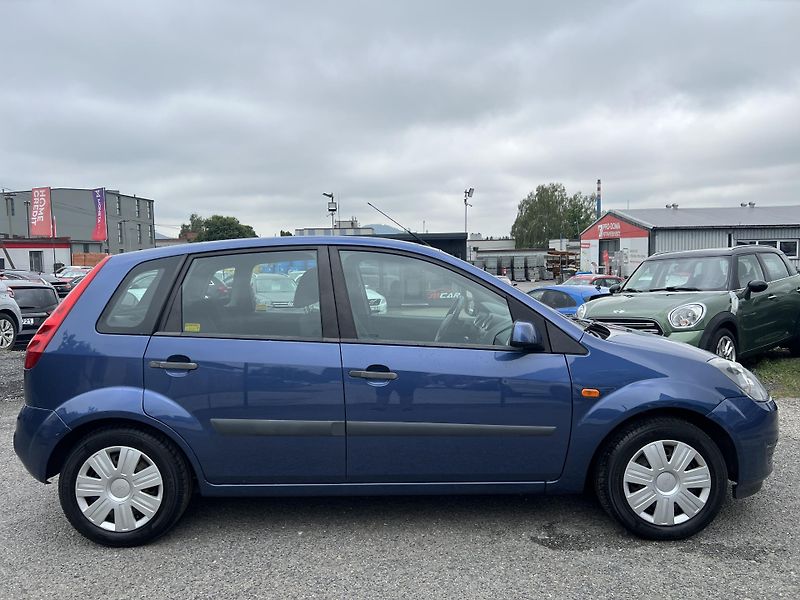 Ford Fiesta 1.3i 51Kw ČR TAŽNÉ KLIMA - fotka 8 z 36