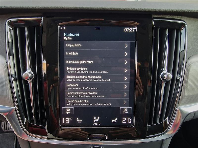 Volvo V90 B4 AWD Momentum Pro Auto,1Maj - fotka 33 z 50