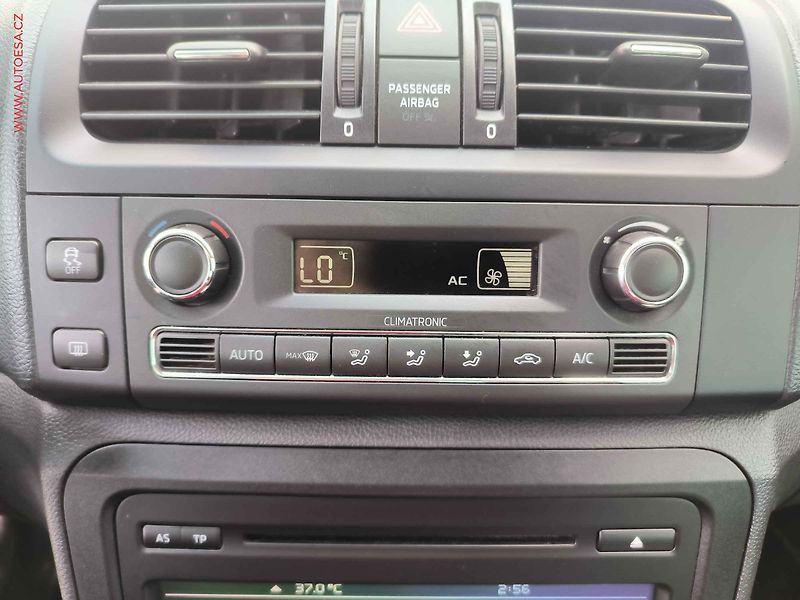 Škoda Roomster (2013) 1.6 TDi, Elegance, panor, TZ - fotka 12 z 15