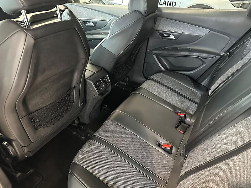 Peugeot 3008 (2018) 1.5BlueHDi,Allure,ČR,1.maj. - fotka 8 z 20