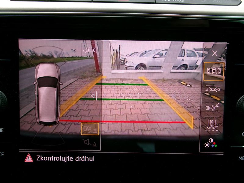 Volkswagen Passat Variant (2018) 1,5TSI AC NAVI ACC BT - fotka 29 z 39