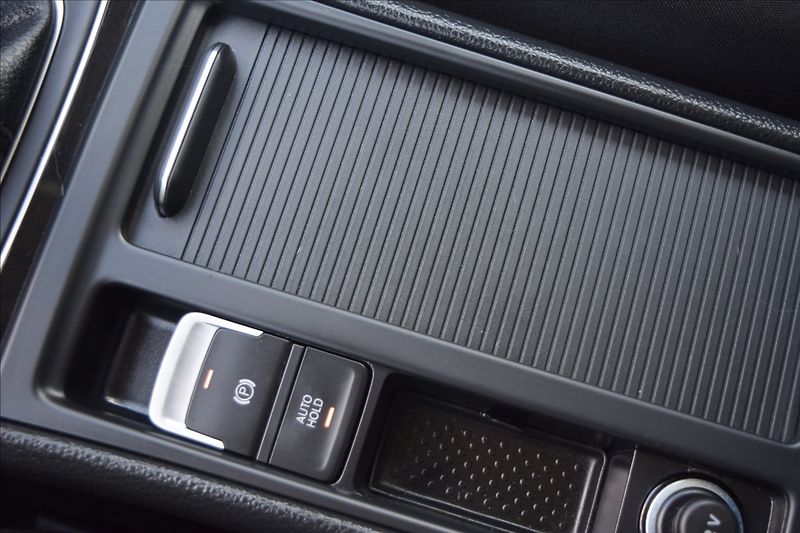 Volkswagen Golf 2,0 TDI 110KW KAMERA XENONY - fotka 43 z 48
