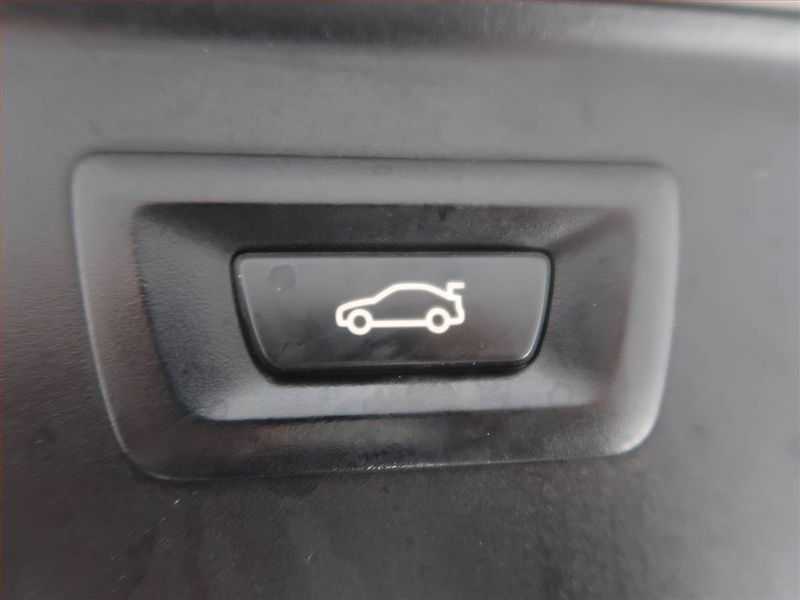 BMW Řada 5 (2012) Individual 525d xDrive, 4X4 - fotka 23 z 24