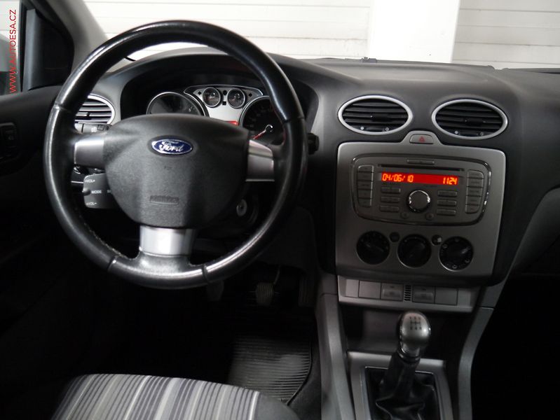 Ford Focus (2009) 1.6i, AC, park.čidla - fotka 13 z 17