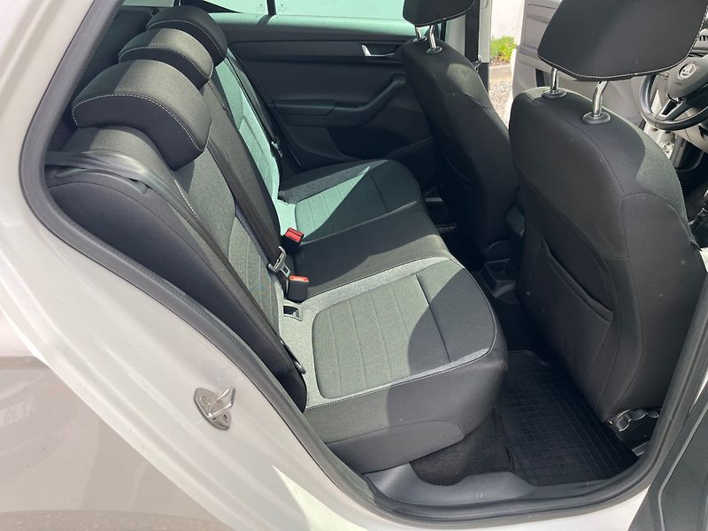 Škoda Fabia (2020) 1.0 TSi NAVI PANORAMA LED - fotka 12 z 23