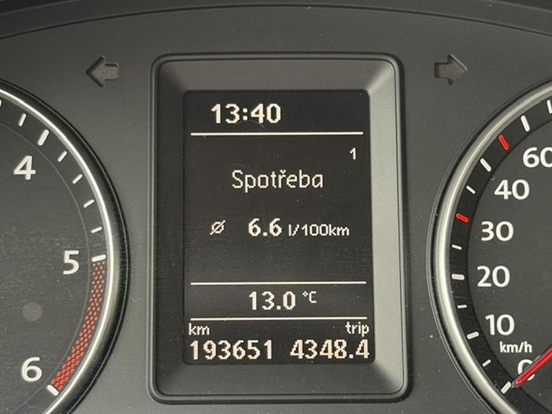 Volkswagen Touran 1,6 TDi BLUEMOTION STYLE - fotka 20 z 28