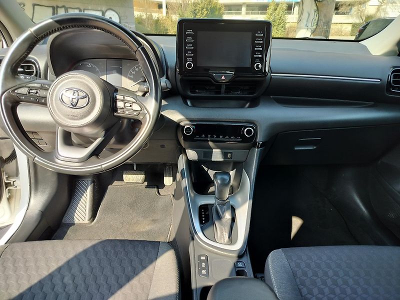 Toyota Yaris 1.5 VVT-i Hybrid - fotka 12 z 25