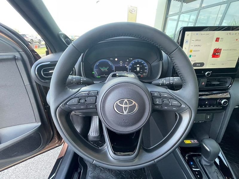 Toyota Yaris Cross 1.5 HSD 4x4 Executive Tech VIP - fotka 19 z 31