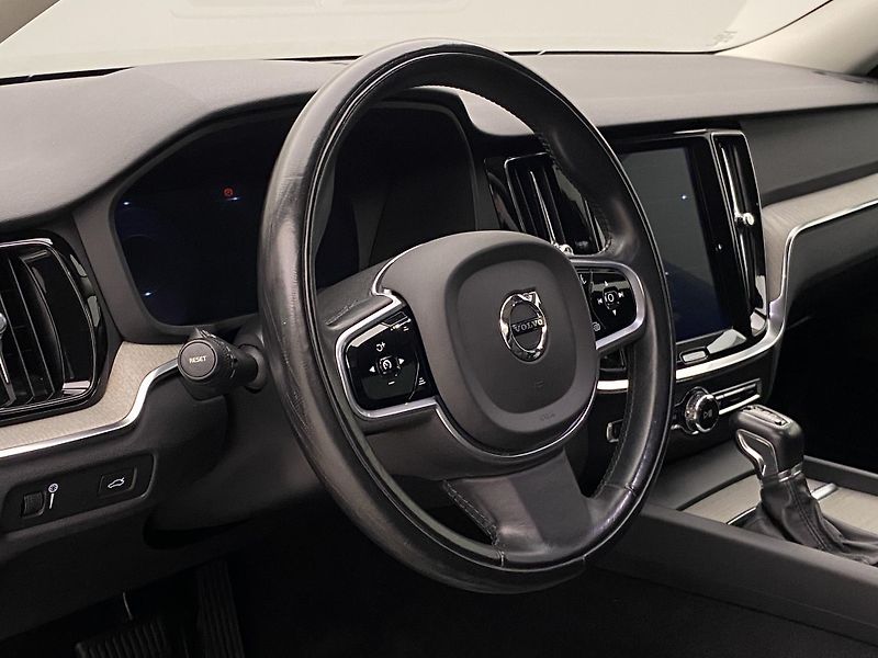 Volvo V60 D3 AWD INSCRIPTION REZERVACE - fotka 19 z 42