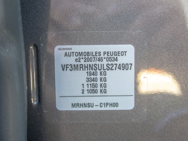 Peugeot 3008 (2021) ČR 1.2T 96KW LED – CEBIA - fotka 53 z 57
