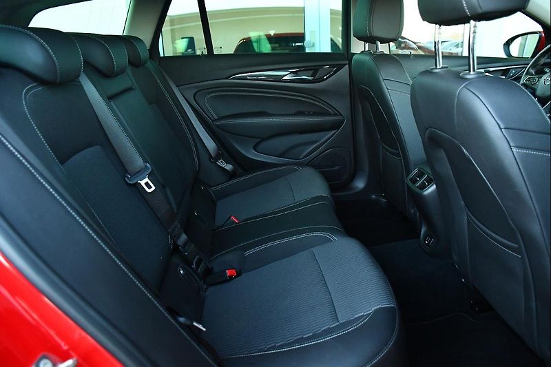 Opel Insignia 2.0CDTi COUNTRY TOURER 4X4 ČR - fotka 22 z 45