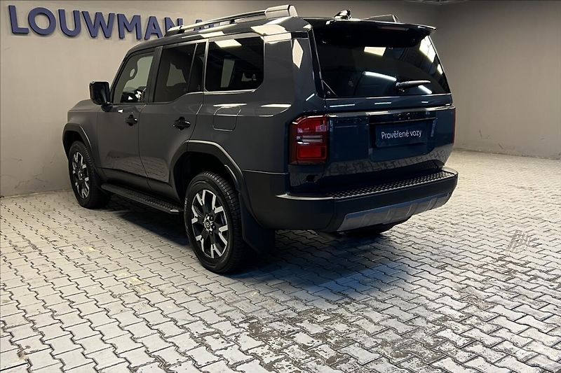 Toyota Land Cruiser 2,8 AT INVINCIBLE - fotka 19 z 20