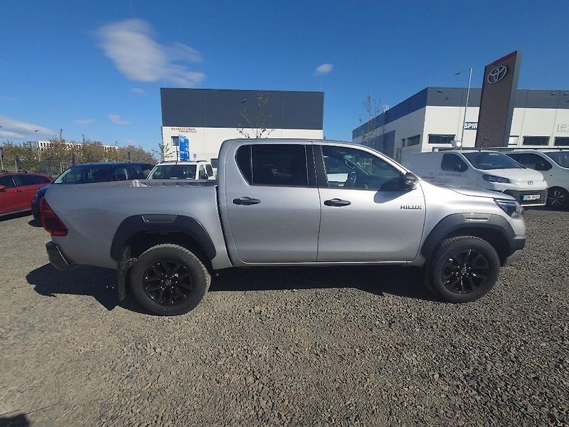 Toyota Hilux Invincible 2.8D DoubleCab - fotka 6 z 6