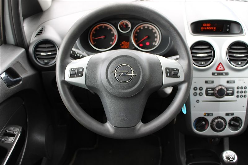 Opel Corsa 1,4 i  KLIMATIZACE, TEMPOMAT - fotka 9 z 24