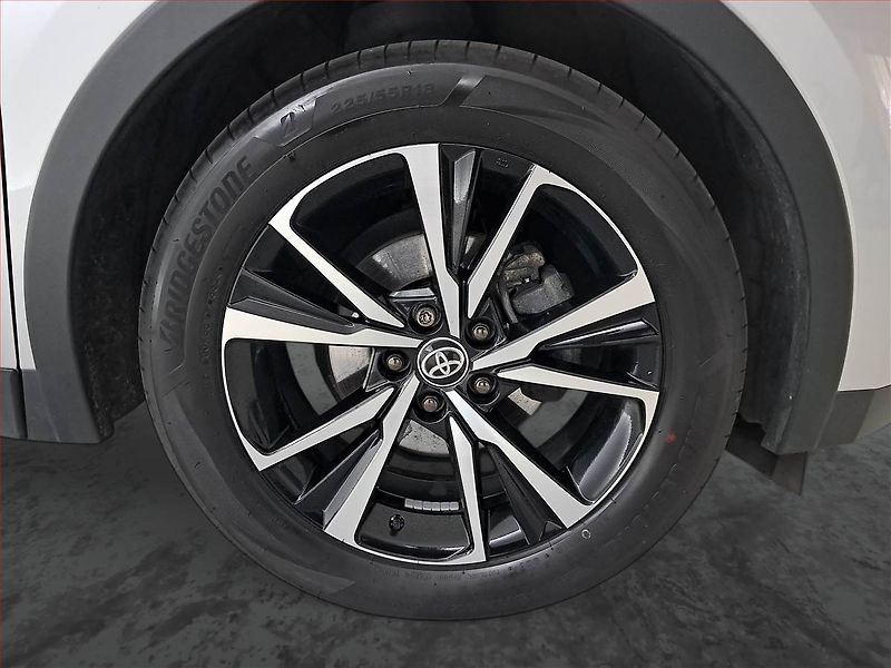 Toyota C-HR (2025) 2.0 Hybrid - fotka 15 z 18