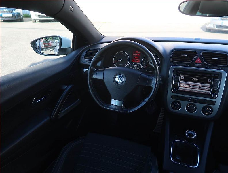 Volkswagen Scirocco (2009) Sport 1.4 TSI, Xenony - fotka 7 z 17