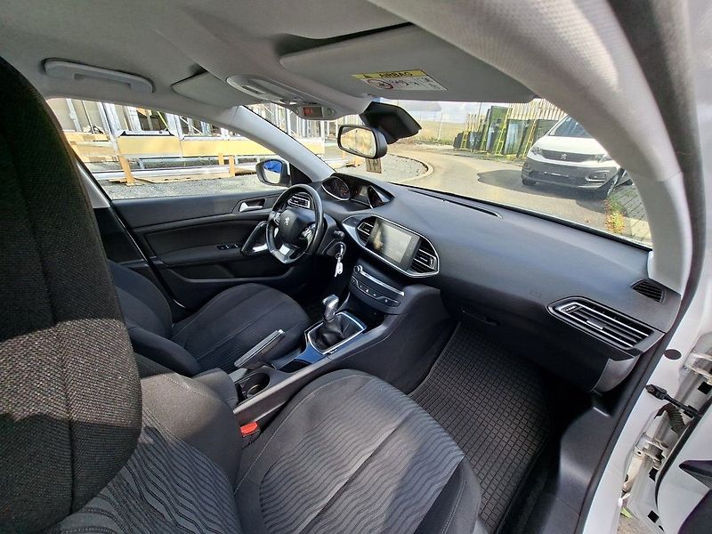 Peugeot 308 SW ACTIVE 1,2 PT M5 - fotka 14 z 23