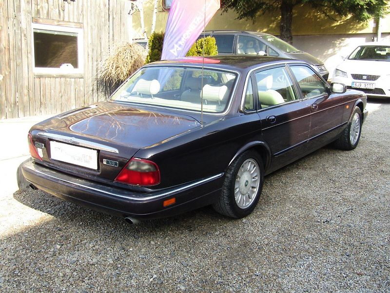 Jaguar XJ6 (1995) 3.2 R6 155kW  PLNĚ POJÍZDNÉ - fotka 11 z 35