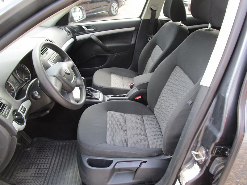 Škoda Octavia 2,0TDI-103KW-NOVÁ STK - fotka 7 z 13