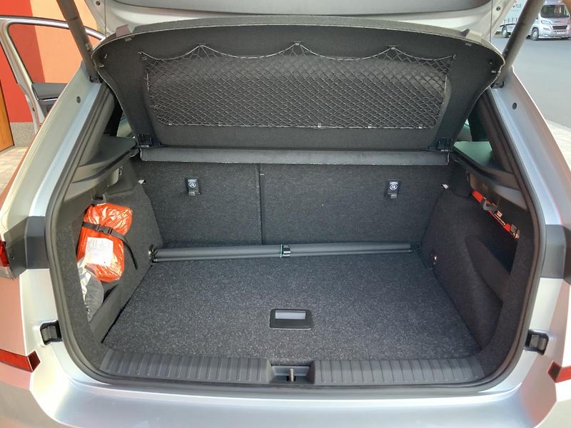Škoda Kamiq MONTECARLO 1,5Tsi 7ST DSG/Auto - fotka 19 z 33