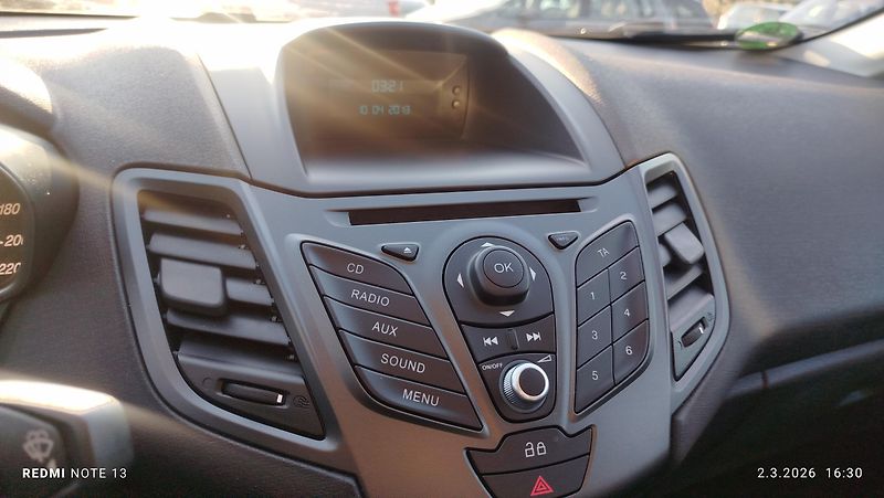 Ford Fiesta (2013) 1.25 16v  60 kw top stav - fotka 8 z 28