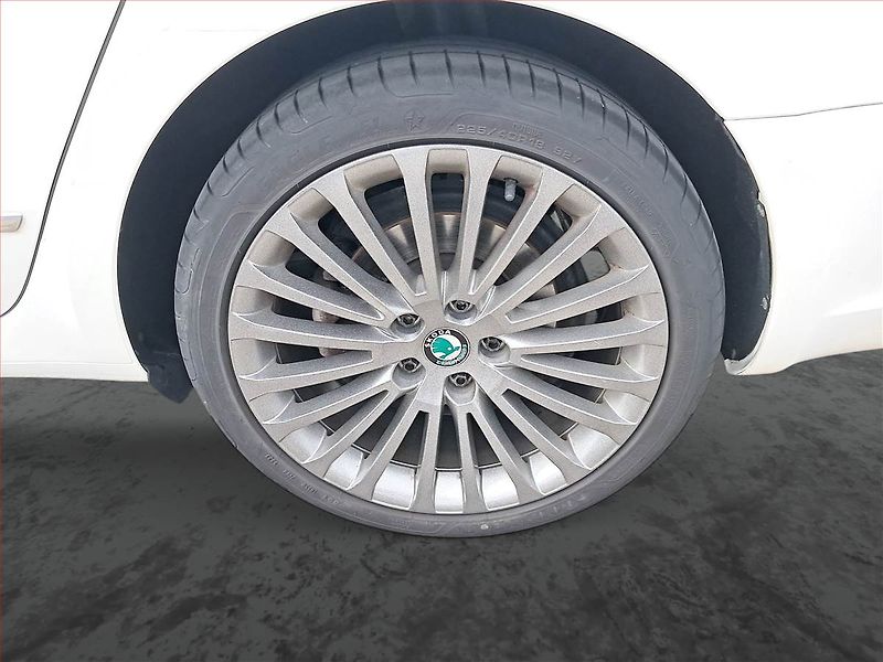 Škoda Superb (2013) Laurin&Klement 2.0 TDI - fotka 15 z 18