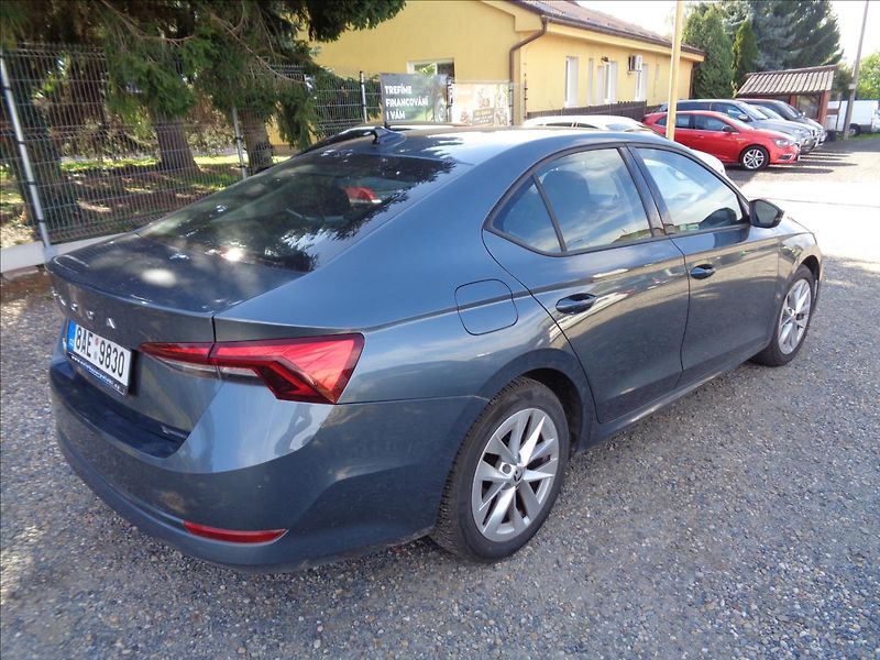 Škoda Octavia 1,5 - fotka 7 z 17