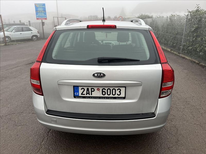 Kia Ceed 1,6 CRDi 16V KLIMA ALU SERVIS - fotka 7 z 29