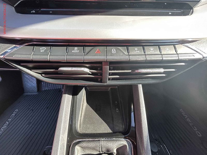 Škoda Octavia (2021) 2.0TDi, Panor, autoAC - fotka 14 z 19