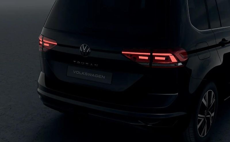Volkswagen Touran People 1,5 TSI EVO 7DSG 110kW - fotka 6 z 8