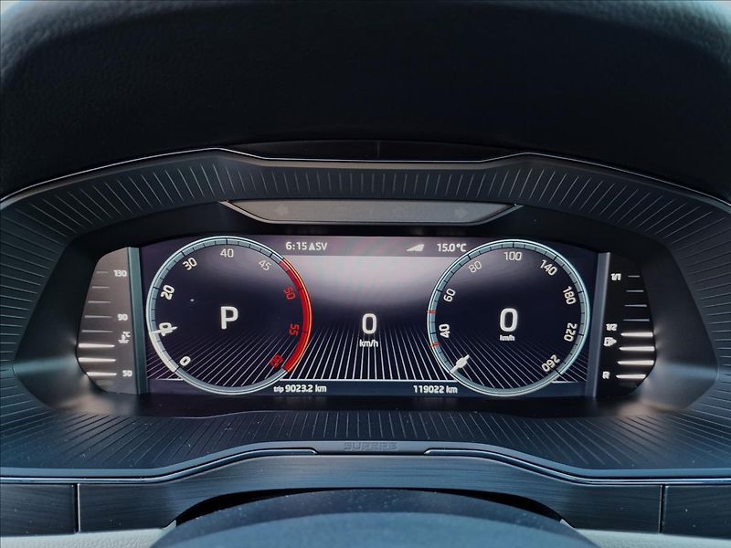 Škoda Superb 2.0TDI DSG Style,ČR,1.Majitel - fotka 21 z 50