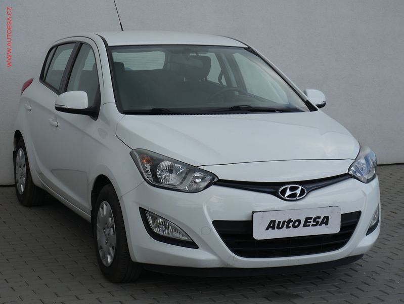 Hyundai i20 (2013) 1.2i, 1.maj,ČR, servis.kniha - fotka 1 z 15