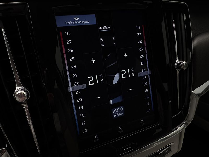 Volvo V90 CC D4 AWD MOMENTUM AUT - fotka 42 z 46