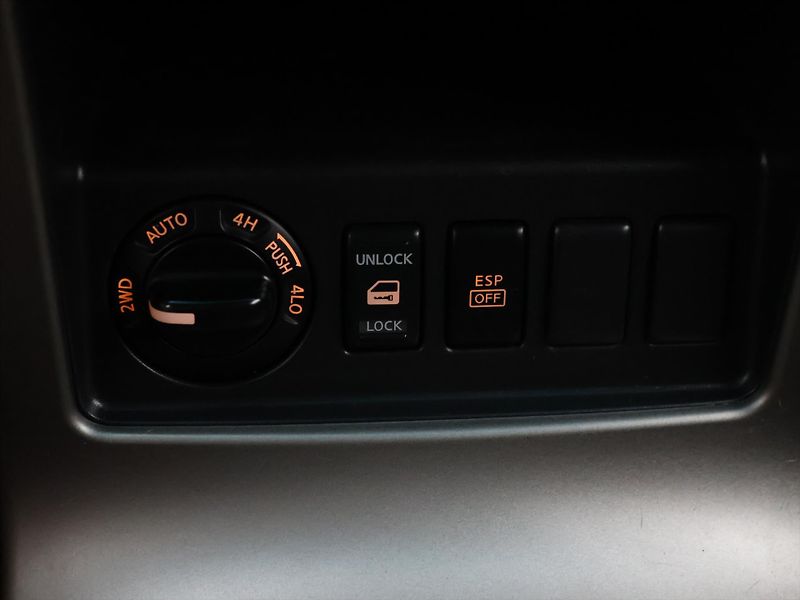 Nissan Pathfinder 2,5 dCi 126kW Automat 4WD CZ - fotka 22 z 31