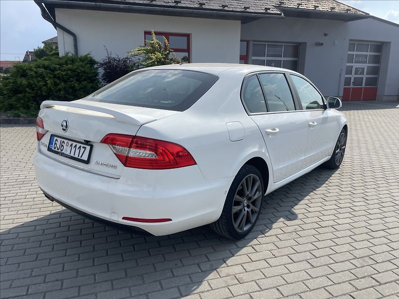 Škoda Superb 2,0 TDi 103kw Elegance Facelif - fotka 28 z 30