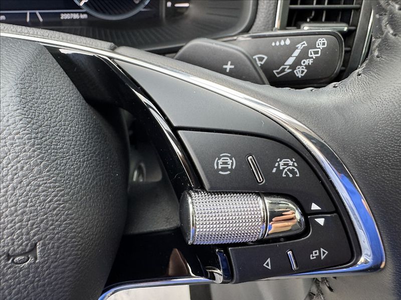 Škoda Karoq 2,0 TDI DSG STYLE DPH 1.maj ČR - fotka 32 z 50