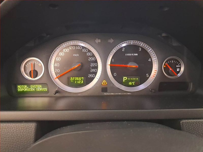 Volvo XC90 (2010) D5, 4X4, Automat, 7 míst - fotka 11 z 21