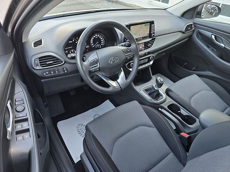 Hyundai i30 88kW COMFORT LED KAMERA NAVI - fotka 9 z 37