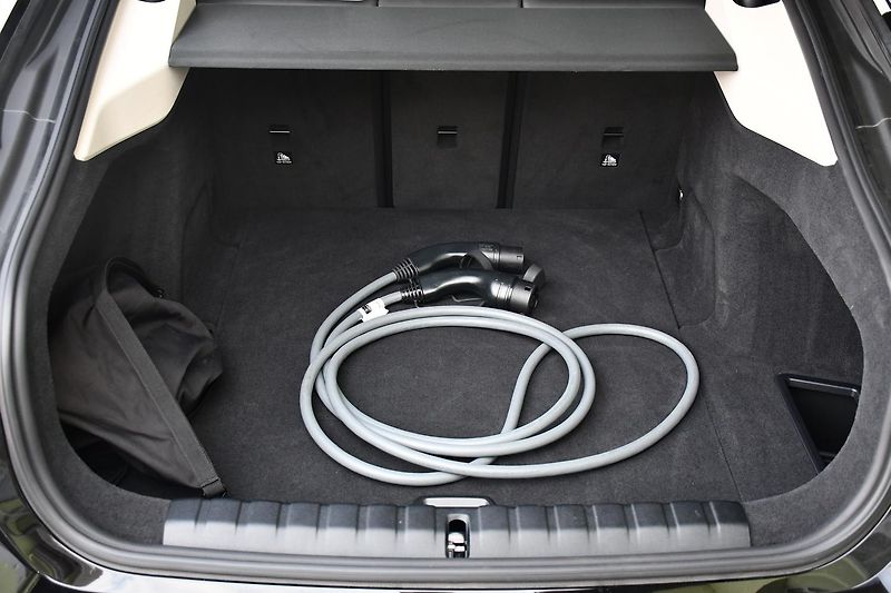 BMW i4 eDrive35 3L-ZÁRUKA  9tis.KM 1M - fotka 19 z 42