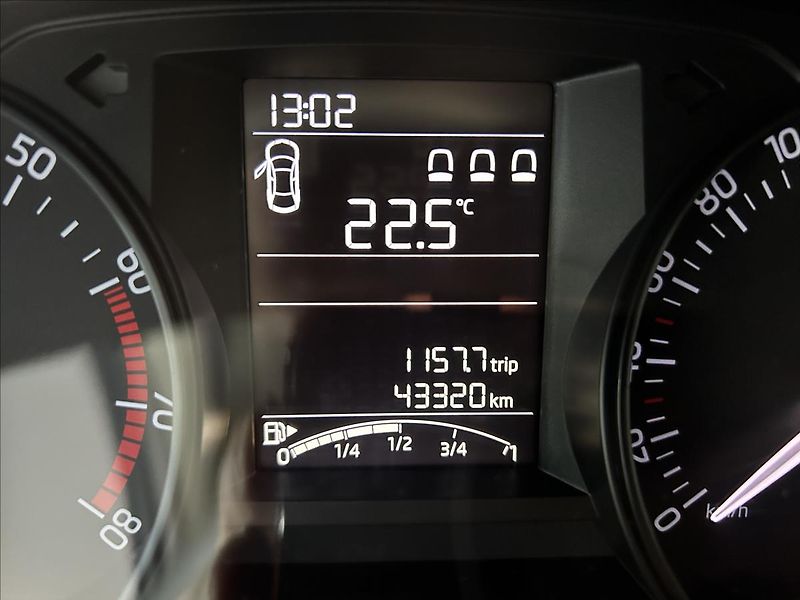 Škoda Fabia 1,0   TSI 70kW,SERVISKA - fotka 10 z 18