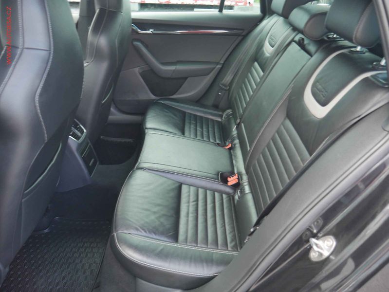 Škoda Octavia (2014) 2.0 TDi, RS, DSG, navi - fotka 10 z 13