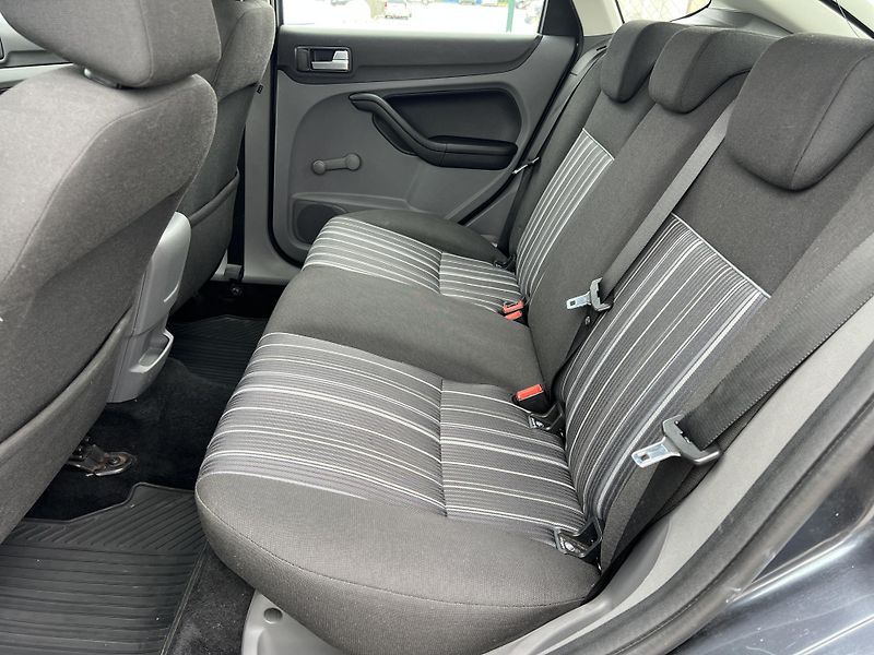 Ford Focus 1.6TDCi 66KW ČR TAŽNÉ KLIMA - fotka 23 z 39