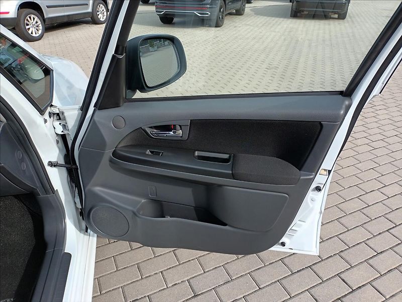 Suzuki SX4 1,6 VVT,79KW,VÝHŘEV,SERVIS, - fotka 23 z 38