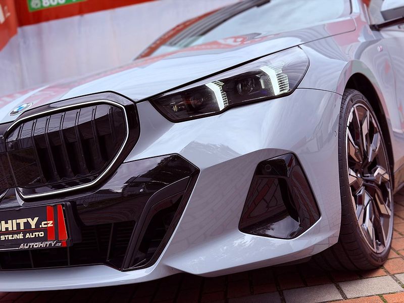 BMW Řada 5 540d xDrive, Serviska, Záruka - fotka 3 z 37