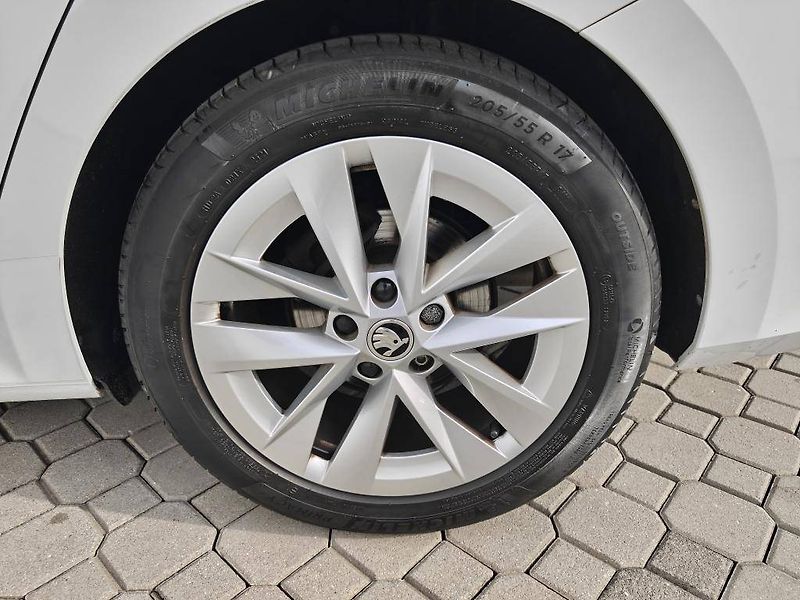 Škoda Octavia Style 1,5 TSI - fotka 22 z 24