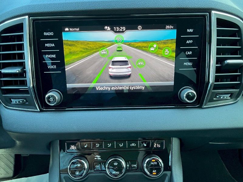 Škoda Karoq (2025) 1.5 TSI 110kW Top Selection - fotka 19 z 27